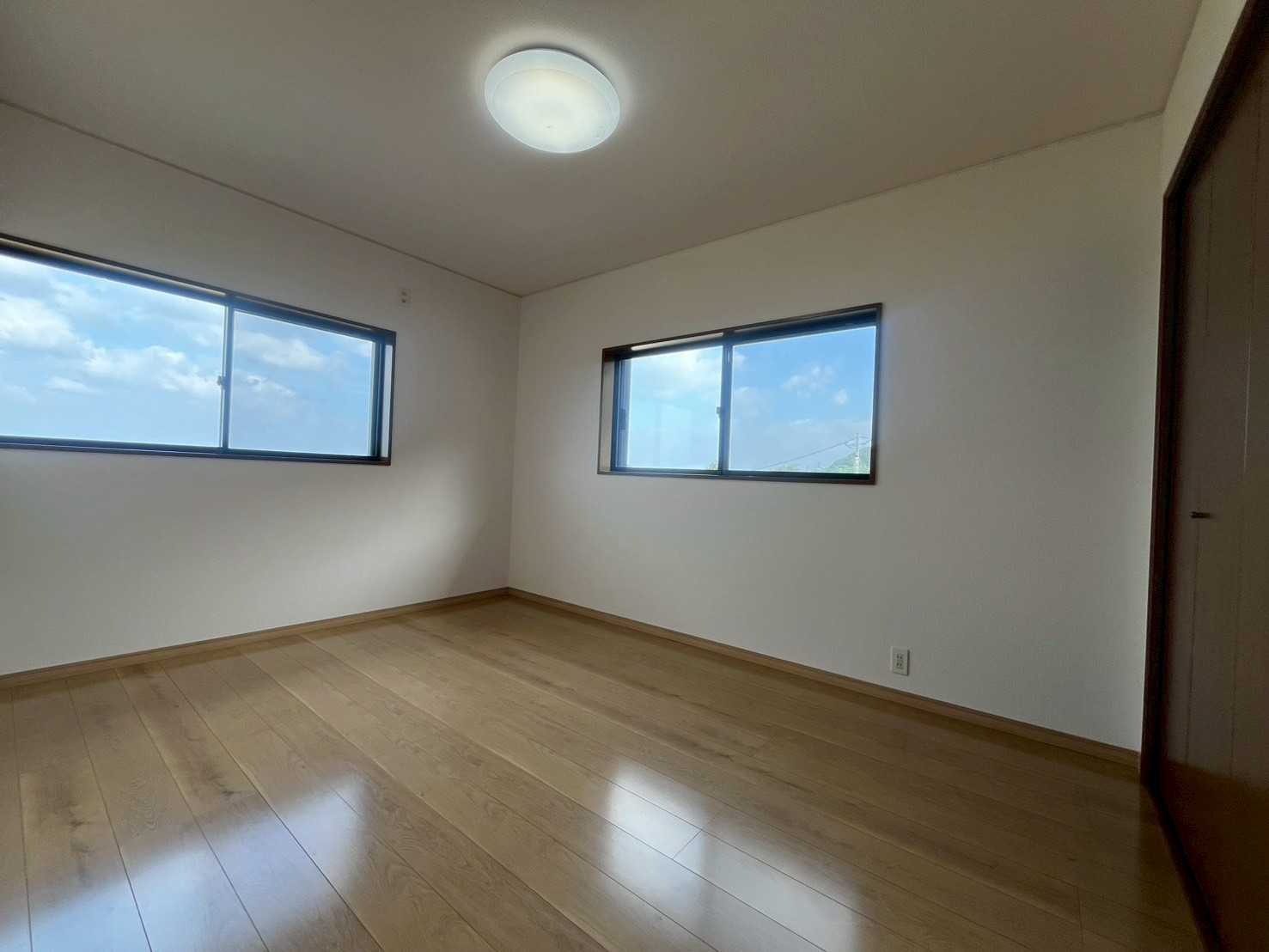 ２階　洋室